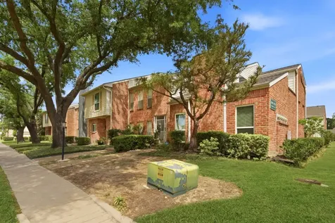 1011 Fountain View Drive Houston TX 77057