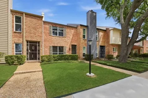 1011 Fountain View Drive Houston TX 77057