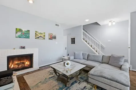 1011 Fountain View Drive Houston TX 77057