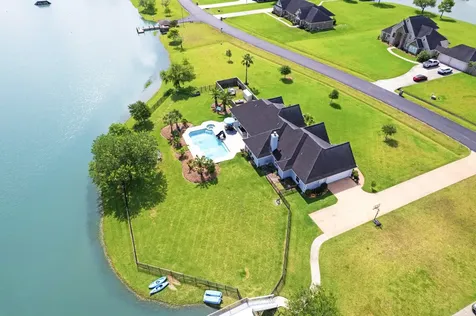 211 Lago Circle Drive N Santa Fe TX 77517