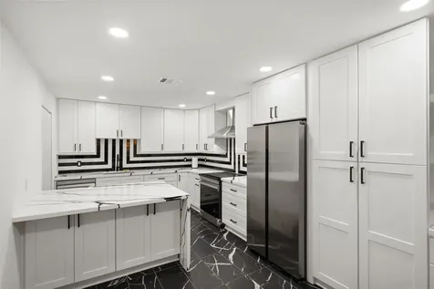 2101 Fountain View Drive 25c Houston TX 77057
