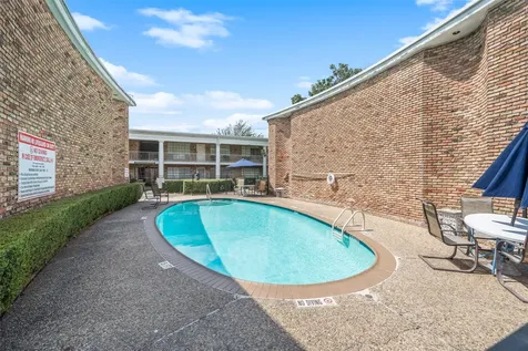 2101 Fountain View Drive 25c Houston TX 77057