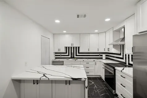 2101 Fountain View Drive 25c Houston TX 77057