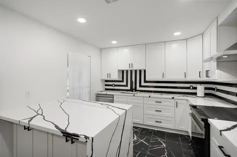 2101 Fountain View Drive 25c Houston TX 77057