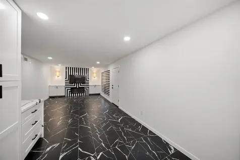 2101 Fountain View Drive 25c Houston TX 77057