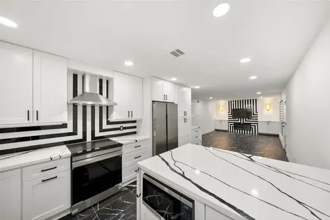 2101 Fountain View Drive 25c Houston TX 77057