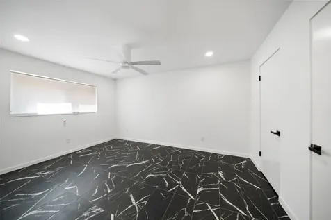 2101 Fountain View Drive 25c Houston TX 77057