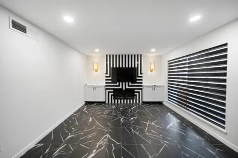 2101 Fountain View Drive 25c Houston TX 77057