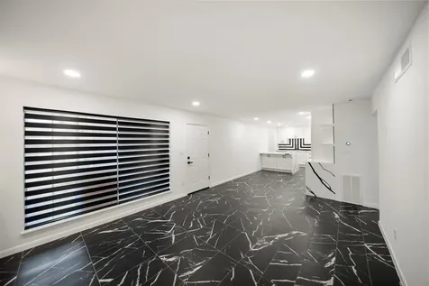 2101 Fountain View Drive 25c Houston TX 77057