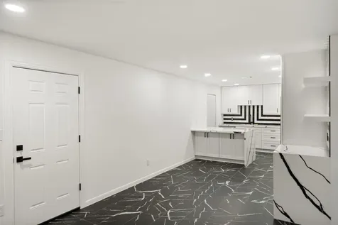 2101 Fountain View Drive 25c Houston TX 77057