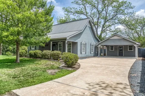 210 W Bell Street Fayetteville TX 78940