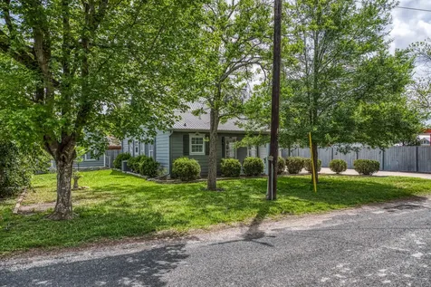 210 W Bell Street Fayetteville TX 78940