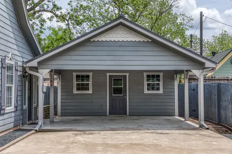 210 W Bell Street Fayetteville TX 78940
