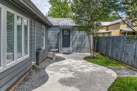 210 W Bell Street Fayetteville TX 78940