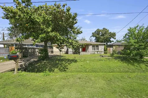 9418 Bertwood Street Houston TX 77016