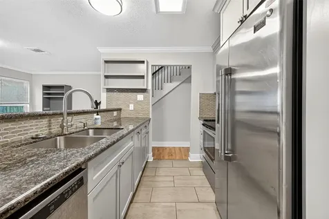 711 Worthshire Street Houston TX 77008