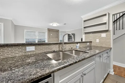 711 Worthshire Street Houston TX 77008