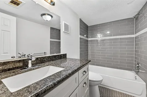 711 Worthshire Street Houston TX 77008
