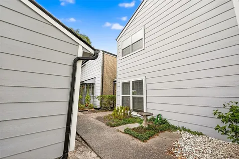 711 Worthshire Street Houston TX 77008