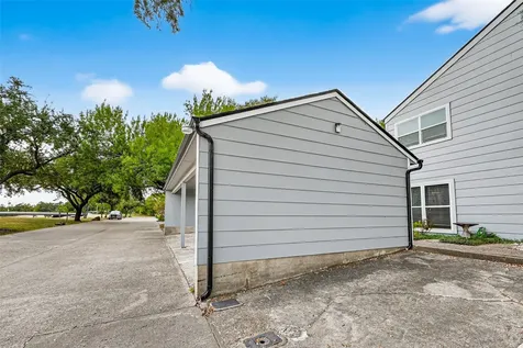 711 Worthshire Street Houston TX 77008