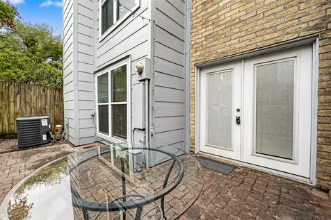 711 Worthshire Street Houston TX 77008