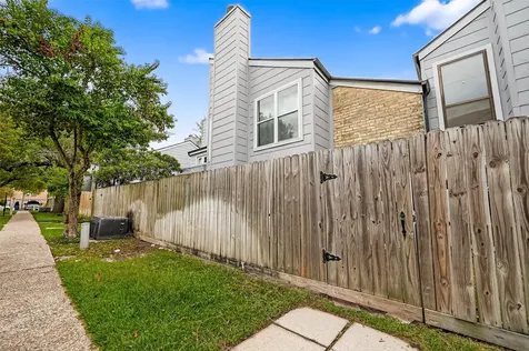 711 Worthshire Street Houston TX 77008