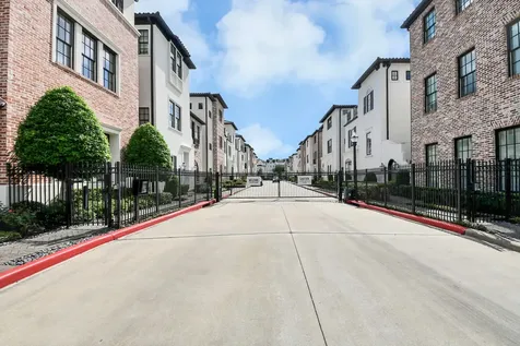 15 Southside Circle Houston TX 77025