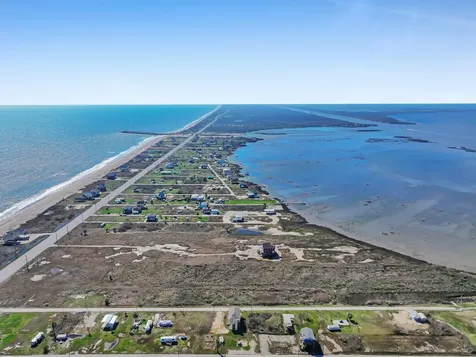 1067 Sea Gull Street Gilchrist TX 77617