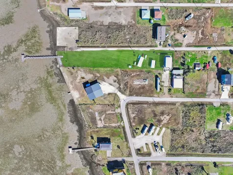 1067 Sea Gull Street Gilchrist TX 77617
