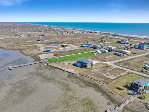 1067 Sea Gull Street Gilchrist TX 77617