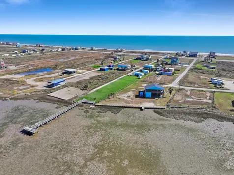 1067 Sea Gull Street Gilchrist TX 77617