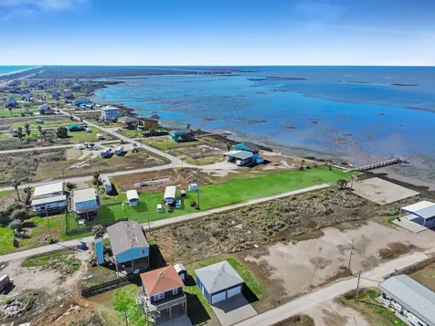 1067 Sea Gull Street Gilchrist TX 77617