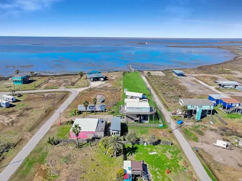 1067 Sea Gull Street Gilchrist TX 77617