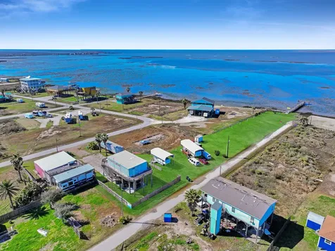 1067 Sea Gull Street Gilchrist TX 77617