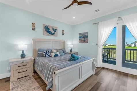 312 Seagrass Gilchrist TX 77617