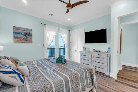 312 Seagrass Gilchrist TX 77617