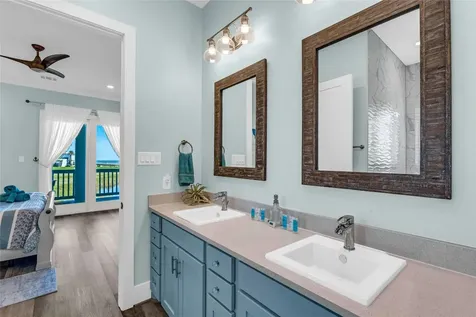 312 Seagrass Gilchrist TX 77617