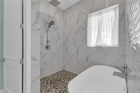 312 Seagrass Gilchrist TX 77617