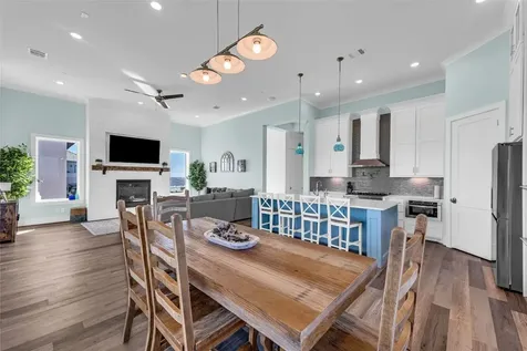 312 Seagrass Gilchrist TX 77617