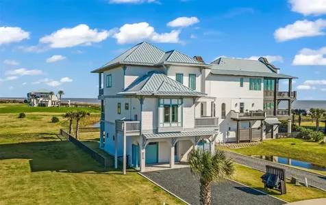 312 Seagrass Gilchrist TX 77617