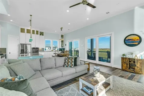 312 Seagrass Gilchrist TX 77617