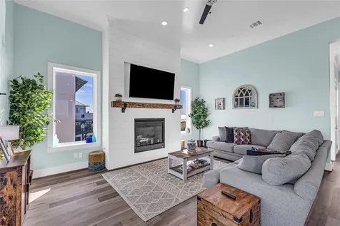 312 Seagrass Gilchrist TX 77617