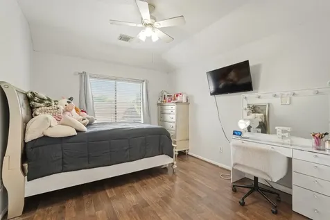 9434 Barretts Glen Ct Court Houston TX 77065