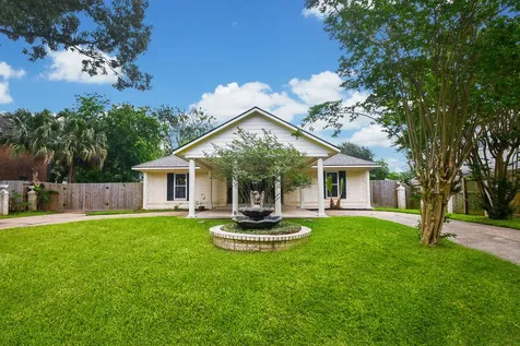 1606 W Chelsea Place El Lago TX 77586
