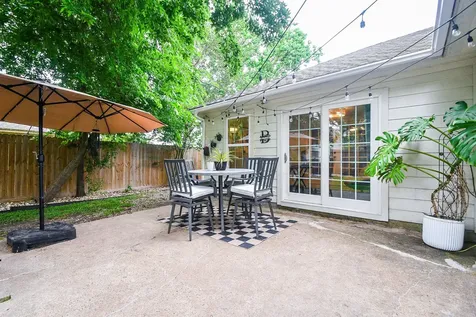1606 W Chelsea Place El Lago TX 77586