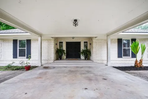 1606 W Chelsea Place El Lago TX 77586