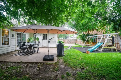 1606 W Chelsea Place El Lago TX 77586