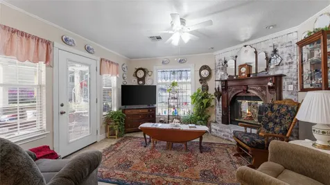 1923 Fairway Drive Huntsville TX 77340