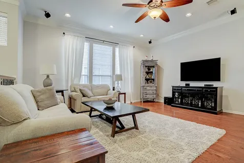 5806 Kansas Street I Houston TX 77007
