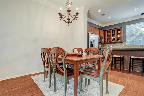 5806 Kansas Street I Houston TX 77007